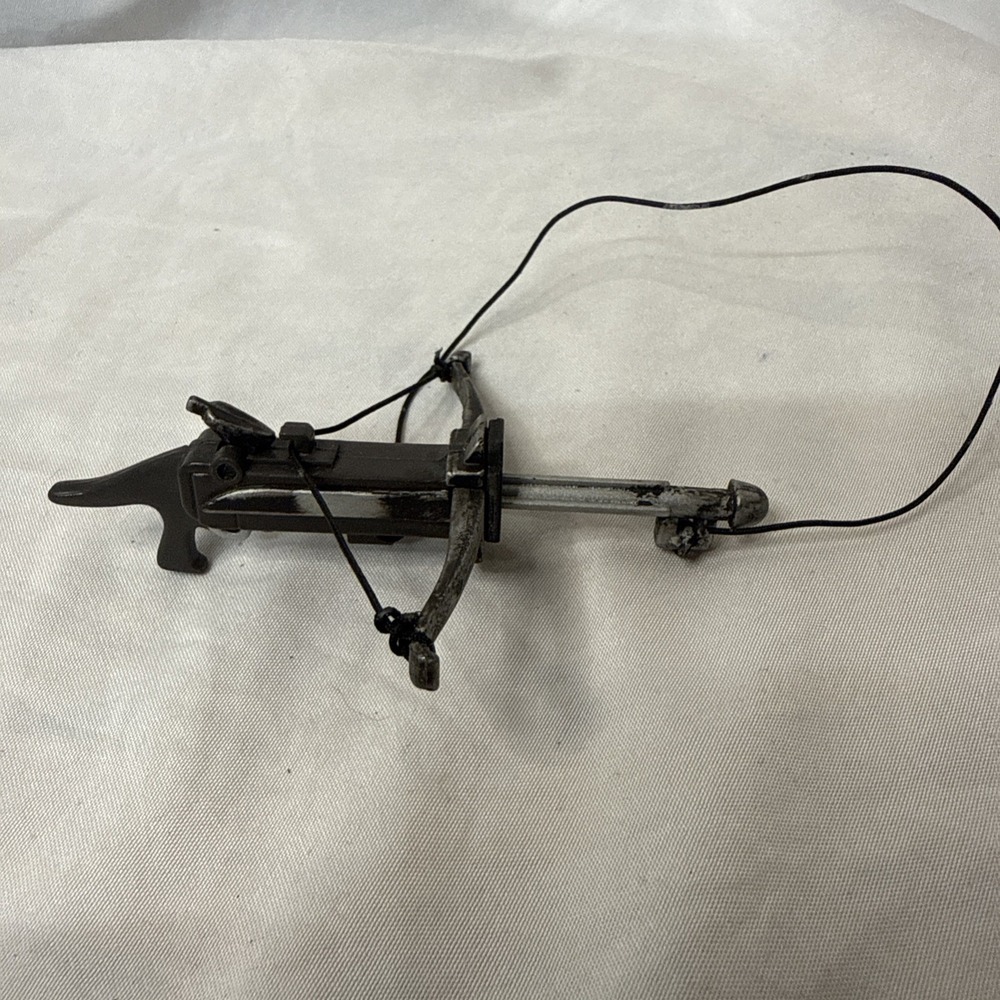 TOYBIZ RESIDENT EVIL- CLAIRE REDFIELD CROSSBOW- 1998 ORIGINAL Working  Weapon